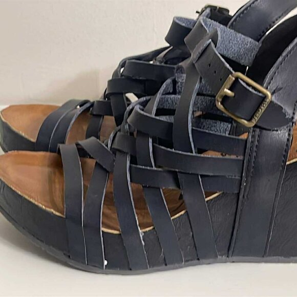 SIZE 7- BLOWFISH MALIBU BLACK STRAP WEDGES - Picture 2 of 6